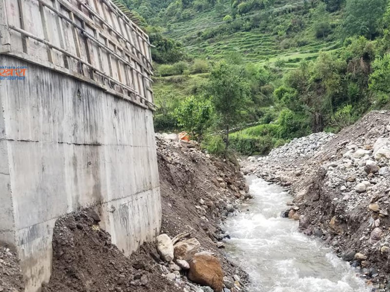 खाबाङखोला मोटरेबल पुल निर्माणको काम धमाधम